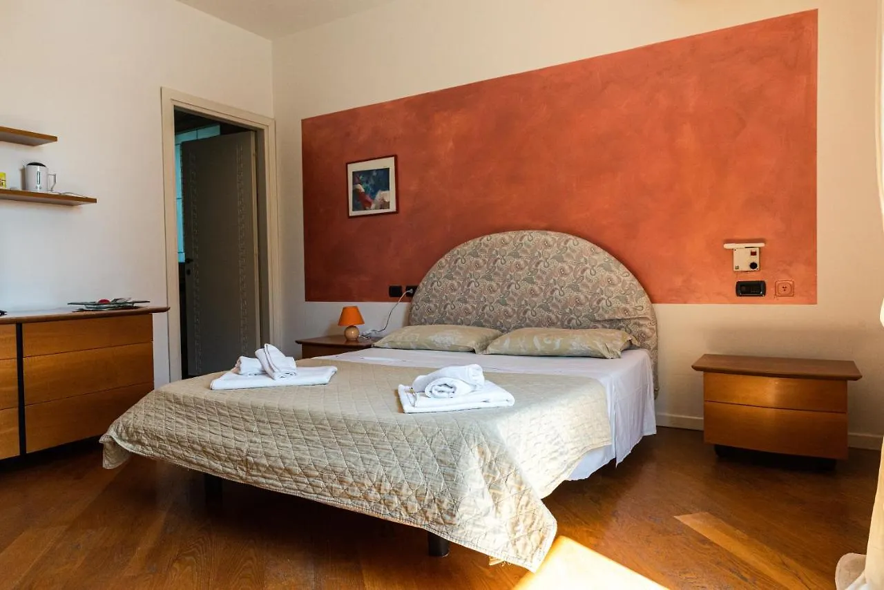 A Casa Di Manu B&B Desenzano del Garda Bed & Breakfast