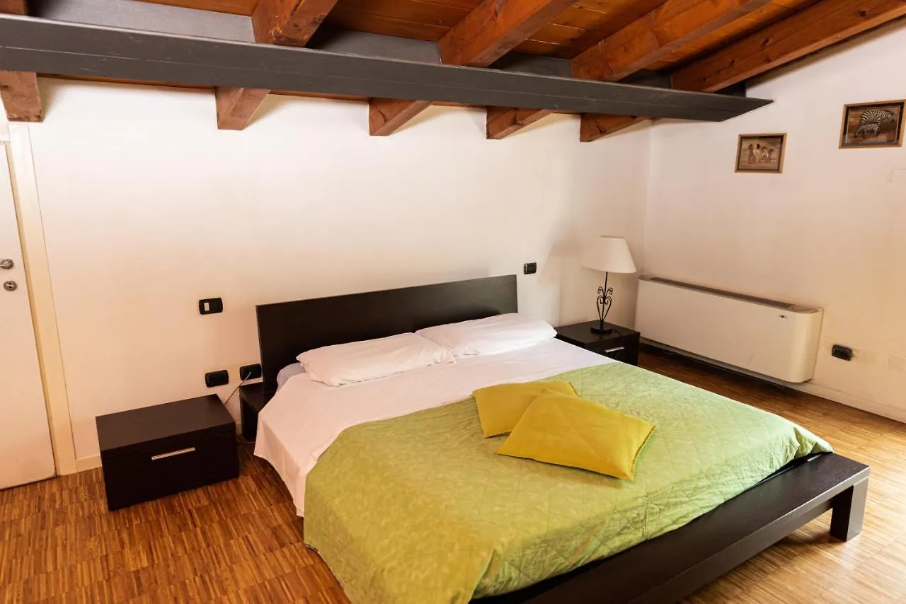 A Casa Di Manu B&B Desenzano del Garda 2*,