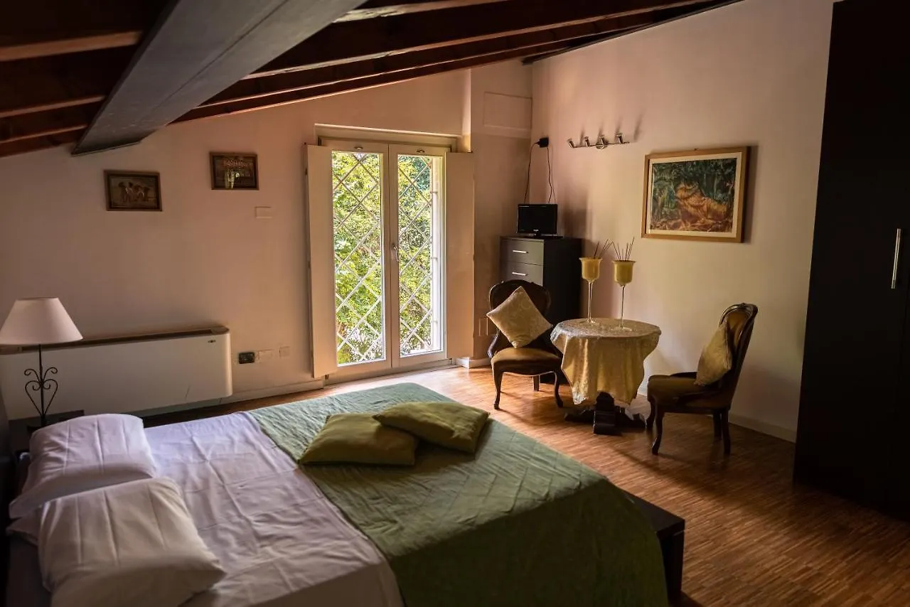 A Casa Di Manu B&B Desenzano del Garda Bed & Breakfast